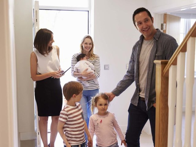 Realtor leads young family into home 978b8d064138018a1dfad71b9882dd21